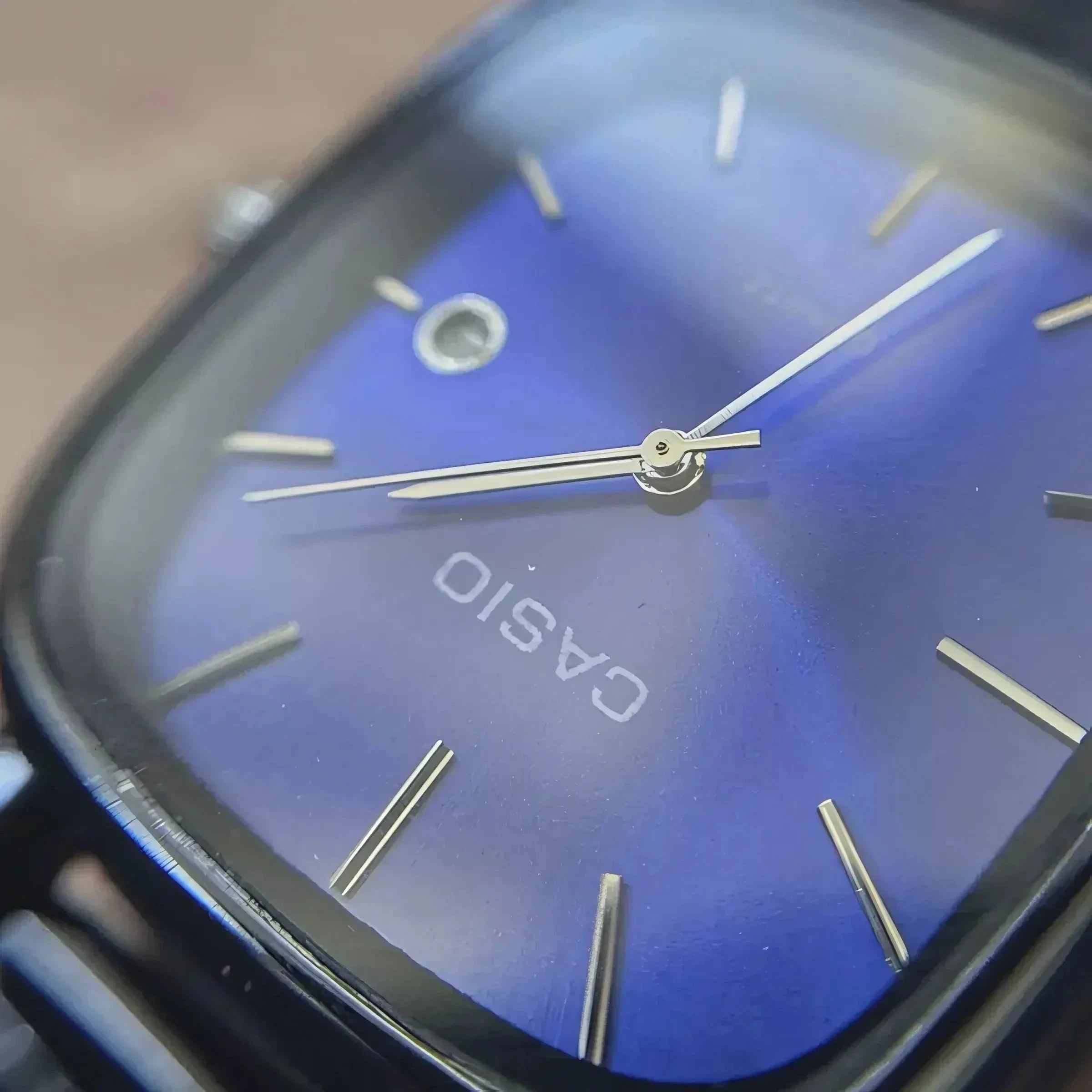 C A S I O Luxurious 36mm Watch - Water Resistant | Transferred steel Relógio CASIO Luxurious 36mm - Unissex Resistente à água | Aço Inoxidável Luxvian 